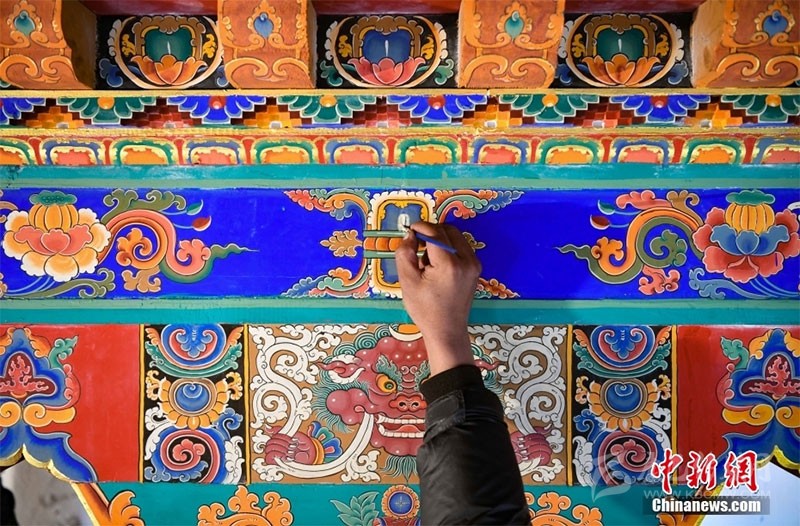 མི་རིགས་ཀྱི་ཁྱད་ལྡན་ལག་ཤེས་བཟོ་རྩལ་གྱིས་ལས་ཞུགས་ལ་སྐུལ་ཁྲིད་བྱེད་པ།