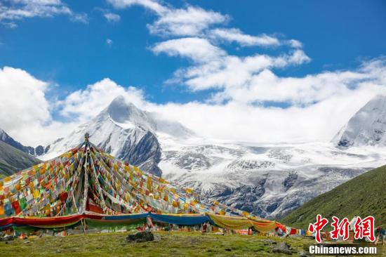 ༄༅།།མཛེས་སྡུག་ལྡན་པའི་བསག་ཕུ་གངས་རི། 