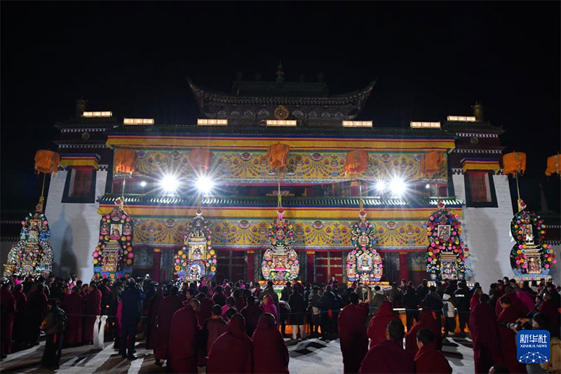 ༄༅།།བླ་བྲང་བཀྲ་ཤིས་དགོན་གྱི་མེ་ཏོག་མཆོད་པ། 