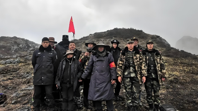རི་མགོའི་བཅའ་སྡོད་ལས་དོན་རུ་ཁག་གིས་དམངས་དོན་སྒྲུབ་ནས་དམངས་སེམས་ཇེ་དྲོར་བཏང་བ།