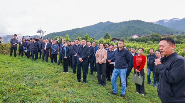 བདེ་ཆེན་གྱིས་ཀྲུང་ལུཊ་སྨན་རྫས་ཐོན་ལས་འཕེལ་རྒྱས་ལ་སྐུལ་འདེད་བཏང་བ།